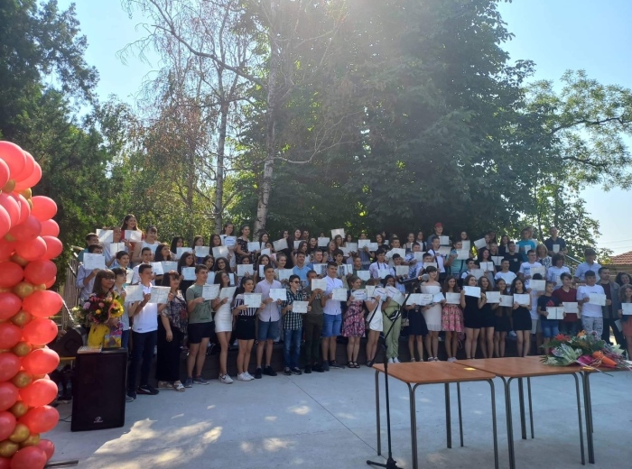 98 седмокласници от СУ „Георги Измирлиев“ се разделиха със своето училище